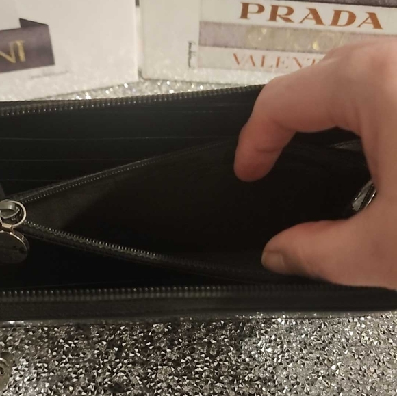 SALVATORE FERRAGAMO Black Patent Leather Zip Around Wallet 🔥 - Picture 7 of 13